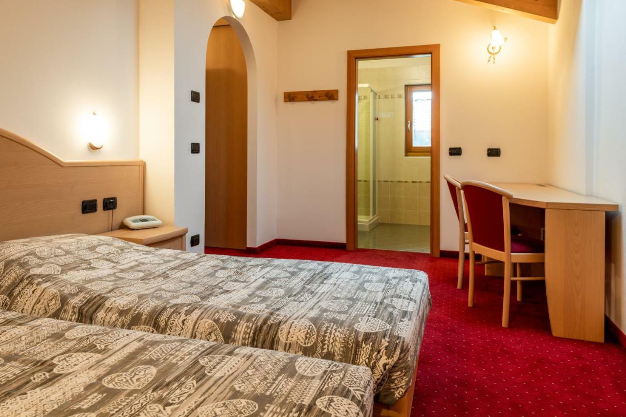 Hotel Europa Pozza di Fassa Exterior foto